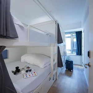  Hostel Room00